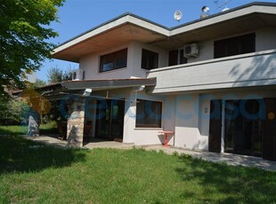 Villa in vendita a Padenghe Sul Garda