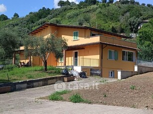 Villa in Vendita in a Carrara