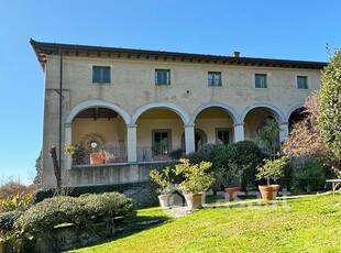 Villa in Vendita in a Lucca