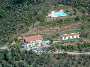 Villa in Vendita in a Lucca