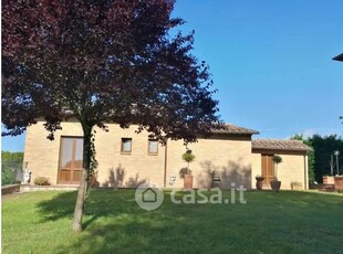 Villa in Vendita in Strada dei Tufi a Siena