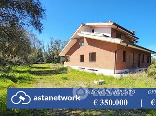 Villa in Vendita in Strada Statale Pontina a Latina