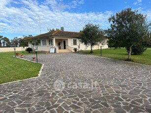 Villa in Vendita in Strada Zi Maria a Latina