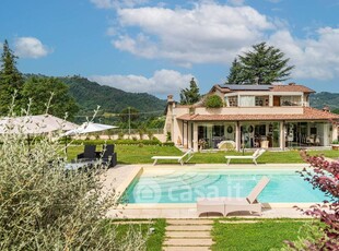 Villa in Vendita in Via dei Marchetti 141 a Camaiore