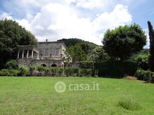 Villa in Vendita in Via di Palmata a Lucca