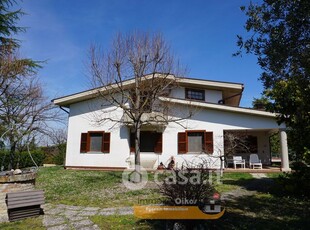 Villa in Vendita in Via Domenico Ciccarelli 30 a Teramo