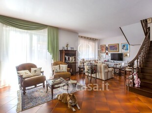 Villa in Vendita in Via Etna 49 a Grosseto