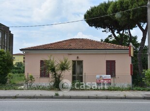 Villa in Vendita in Via Flaminia 373 a Rimini