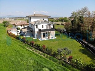 Villa in vendita in Via Lavagnone, Lonato