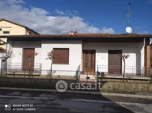 Villa in Vendita in Via Lazzaro Spallanzani a Pistoia