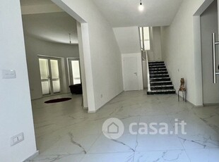 Villa in Vendita in Via Padre Giovanni Antonelli a Pistoia