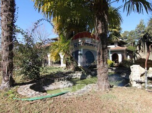 Villa in Vendita in Via Paolo Franchi a Venegono Superiore