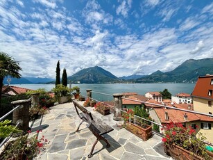 Villa in Vendita in Via Venini a Varenna