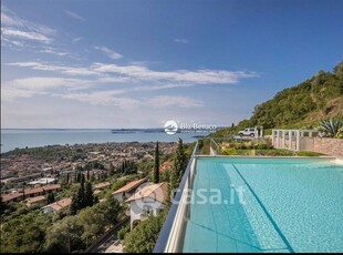 Villa in Vendita in Viale Guglielmo Marconi 9 a Toscolano-Maderno