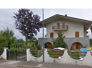 Villa singola in buone condizioni con giardino privato di mq. 800 e con garage