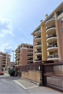 Appartamento bilocale grande balcone Pomezia