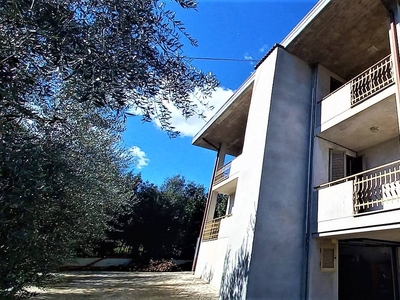 Casa indipendente con terrazzo a Massignano