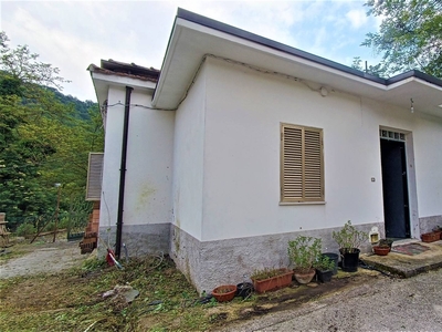 Casa indipendente con terrazzo, Manoppello scalo