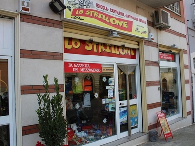 negozio in vendita a Canosa di Puglia