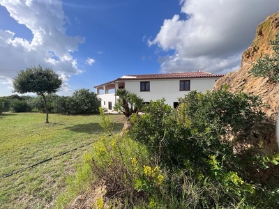 Villa con giardino in via sebastiano macciotta 10, Alghero