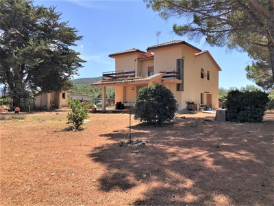 Casa in vendita in Tarquinia, Italia