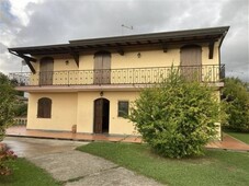 Villa in vendita a Montignoso via Marina