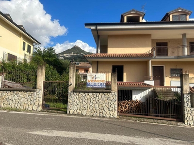 Appartamento in vendita a Giffoni Valle Piana Salerno Santa Maria a Vico