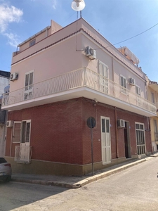 Casa indipendente in Via Ciro Menotti 55, Pachino, 9 locali, 2 bagni
