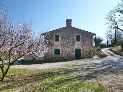 Appartamento di 140 m² con piscina, terrazza e giardino