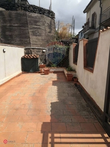 Casa Bi/Trifamiliare in Affitto in Via Giuseppe de Felice 35 a Nicolosi
