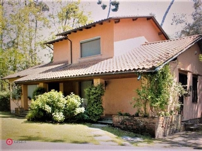 Casa indipendente in Affitto in Via Simone Martini a Forte dei Marmi