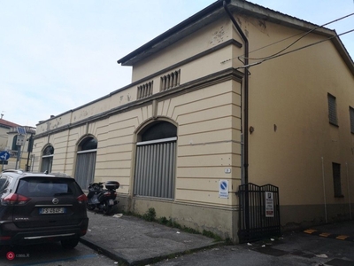 Negozio/Locale commerciale in Affitto in a Lucca