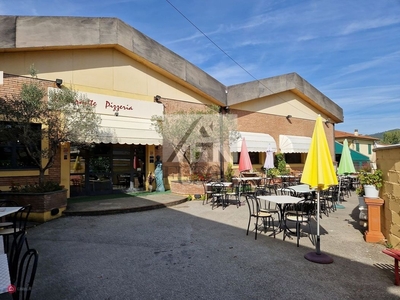 Negozio/Locale commerciale in Affitto in Via del Secco 51 a Lucca