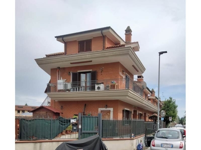 Villa a schiera in vendita a Guidonia Montecelio Roma Colle Fiorito