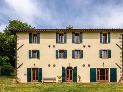 Villa 'Casale Roccone' con vista sulle colline, vasca riscaldata, giardino e Wi-Fi