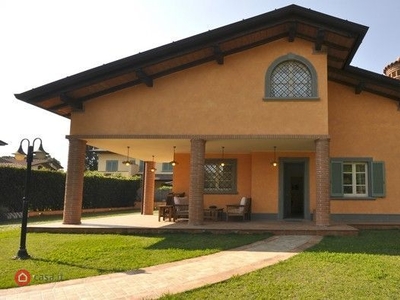 Villa in Affitto in a Seravezza