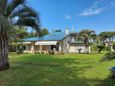 Villa in Affitto in Via delle Pinete a Montignoso