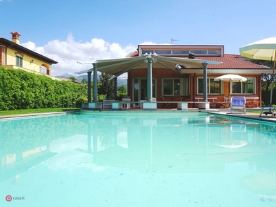 Villa in Affitto in Via Piero Calamandrei a Forte dei Marmi