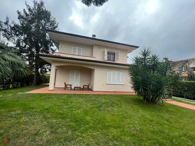 Villa in Affitto in Via Sant'Elme a Forte dei Marmi