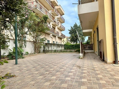 Appartamento in vendita a Barcellona Pozzo di Gotto via Giuseppe Garibaldi, 880