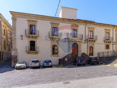 Appartamento in vendita a Francofonte piazza Vittorio Emanuele iii, 3