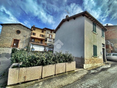 Appartamento in vendita a Gubbio casa Stradale Torre Calzorali, 11