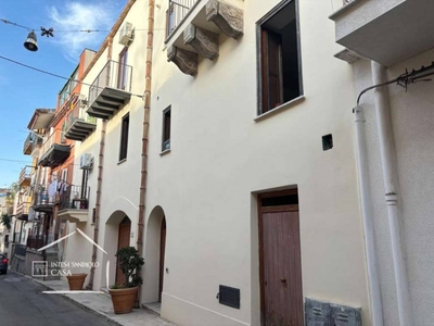 Appartamento in vendita a Monreale via Umberto I 109