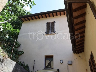 Appartamento in vendita a Nocera Umbra frazione Grillo, 11