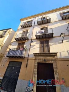 Appartamento in vendita a Palermo via Albergheria 36