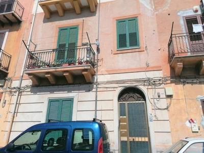 Appartamento in vendita a Palermo via li muli, 76