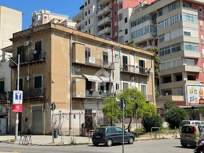 Appartamento in vendita a Palermo via resuttana, 219