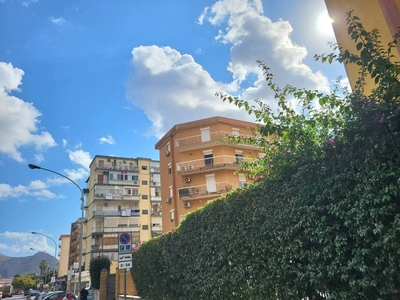 Appartamento in vendita a Palermo via Riccardo da Lentini, 18