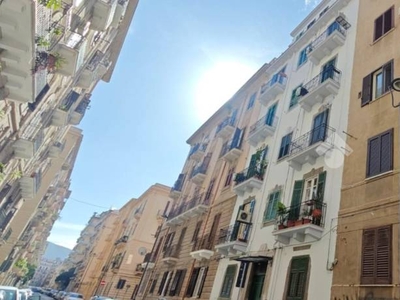 Appartamento in vendita a Palermo via Santorre di Santarosa, 2