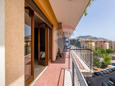 Appartamento in vendita a Palermo via Serradifalco, 270